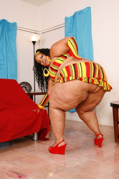 bbw in a thong art naked picture
