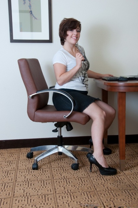 thick prostitute hot sexy image