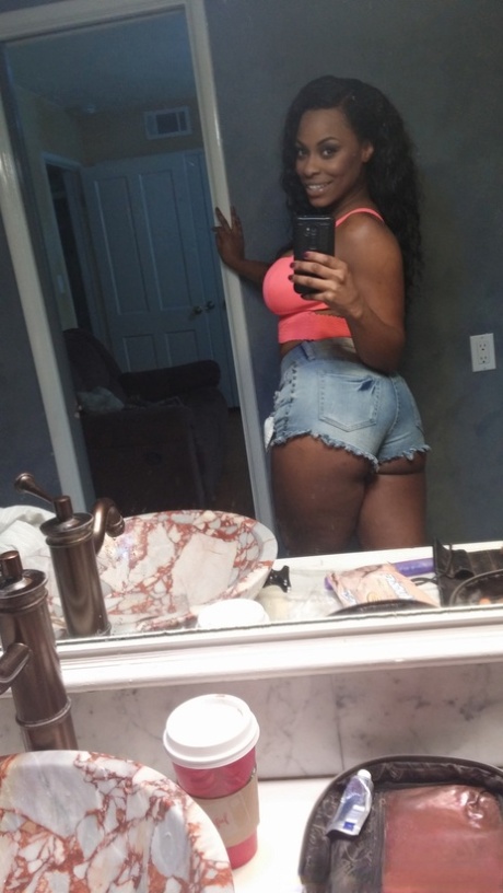 sexy thick maid nude galleries