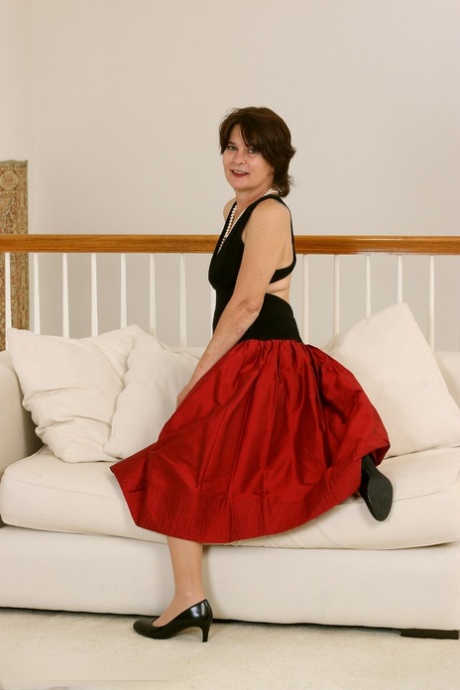 natural busty curvy erotic galleries
