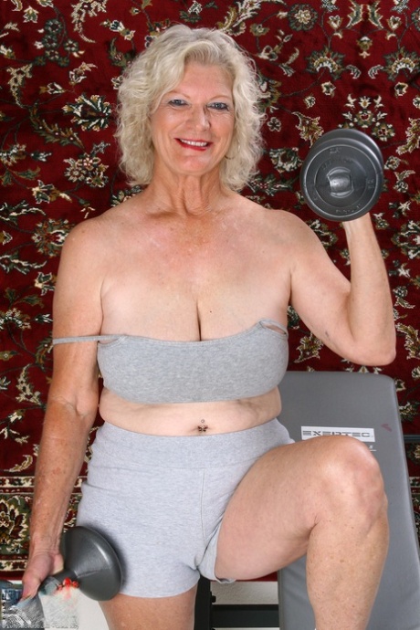 curvy glamour hd pics