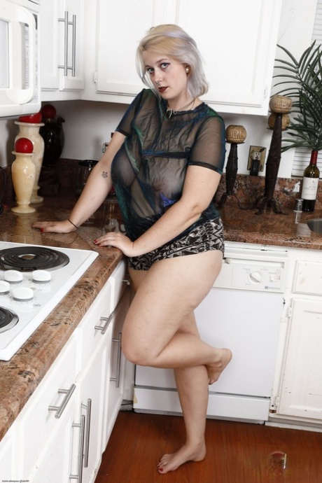 blonde sucks a food fetish fat guy top gallery