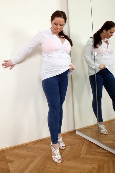 thick spanish mami top photos