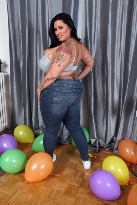 plump chubby wet pussy nude photos