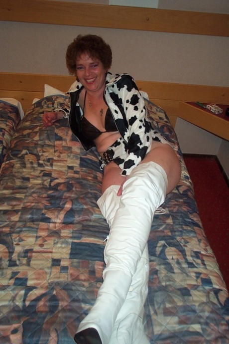 chubby russian bitch has got really impressive and massive sexy naked pictures