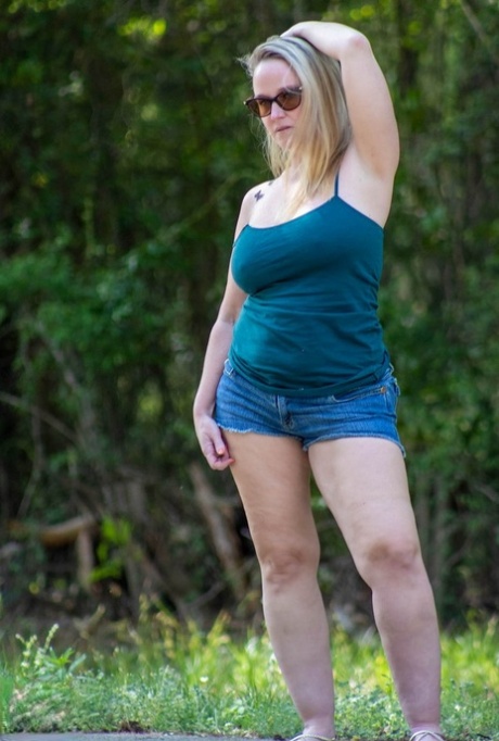 fat assed teen rides pole hot naked archive