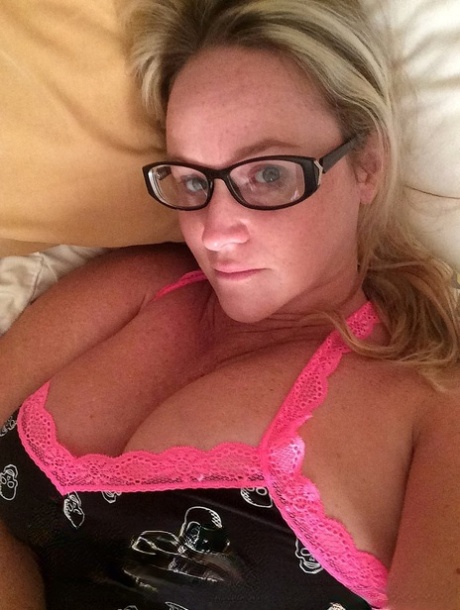 chubby amatuer women free naked picture