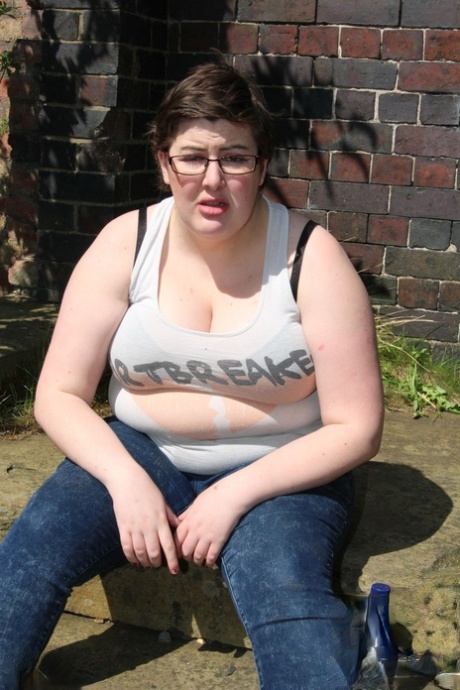 thick stepsister stuck free photos