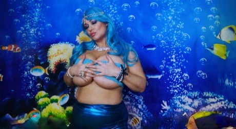 bbw restaurant sexy naked img