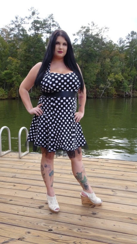busty bbw cougar hd photos