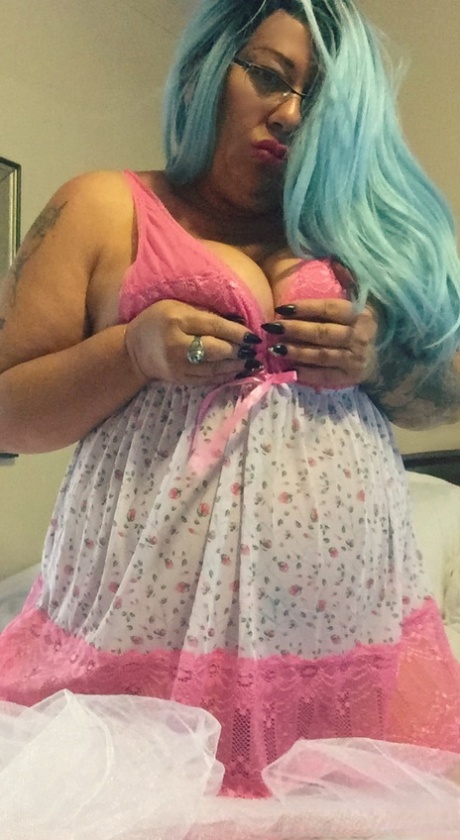 thick goth bitch free naked photo