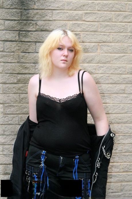 chubby grandma screwed outdoors porno picture