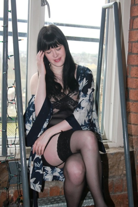 assfetish babe shows off her curvy body sexy naked gallery