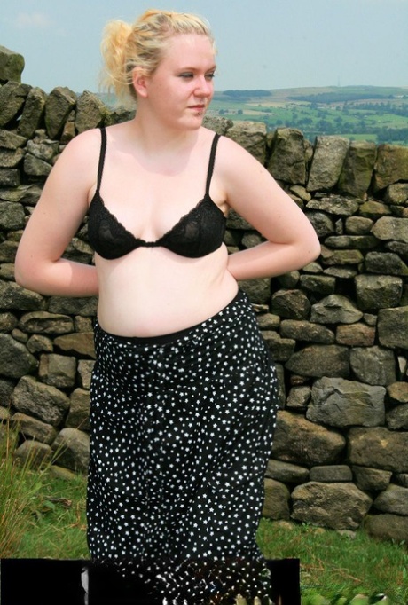 thick babe solo beautiful picture