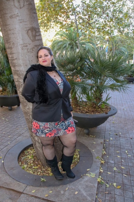 curvy velma free image