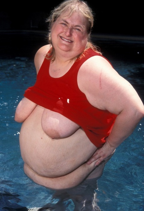 submissive ssbbw slut trying to take bbc beautiful nude images