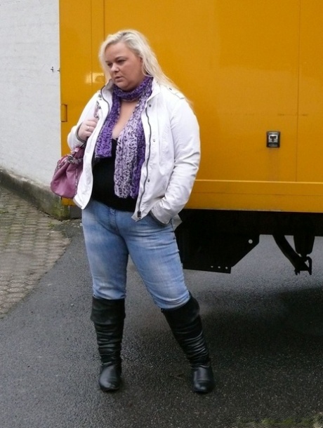 bbw rubber gloves hot naked pictures