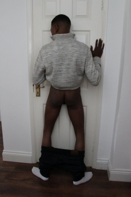 chubby girl spreading ass free naked picture