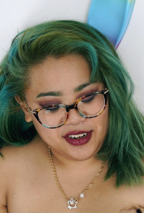 chubby lady facialized in amazing threesome hd pics