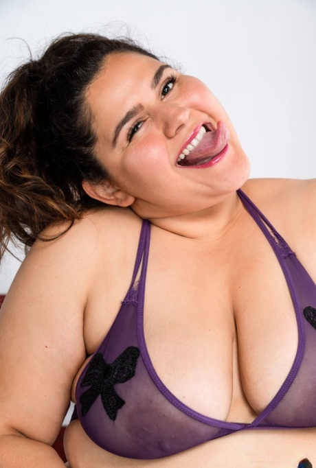 chubby lesbians making out sexy nudes img