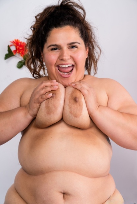 bbw teasing her big ass beautiful nude picture