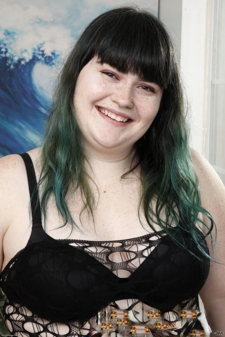 bbw plays on camera for first time naked images