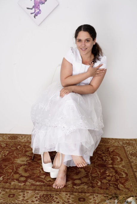 very curvy teen naked pictures