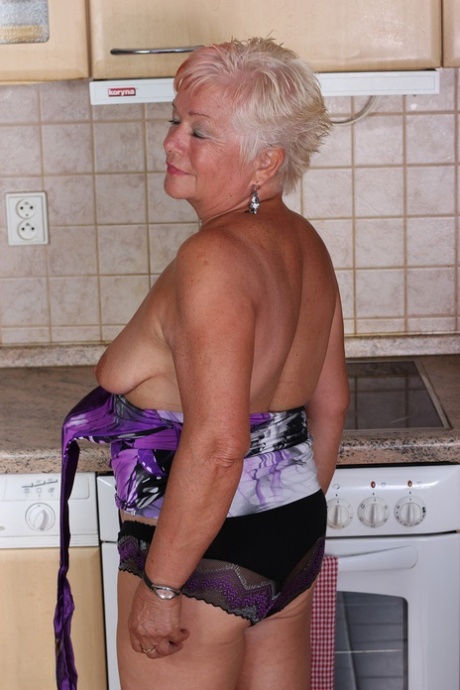 thick mature moms hot photo