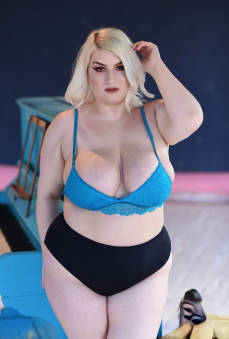 cortny cocks julie ginger bbw free sexy pics