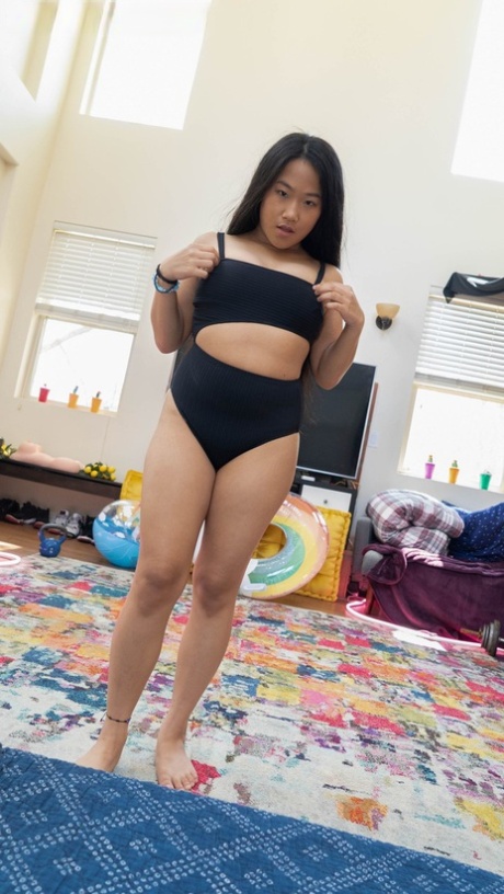 noah big booty ass twerking naked erotic pic