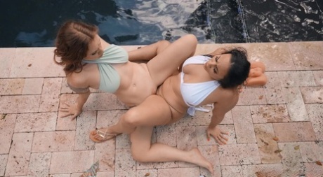 thick hourglass body nudes galleries