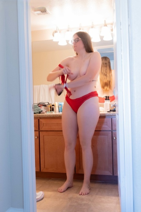bbw on couch hot naked pic