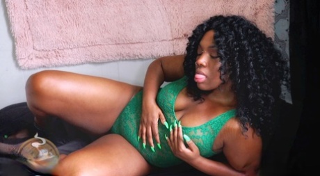 curvy chrisy hot pic