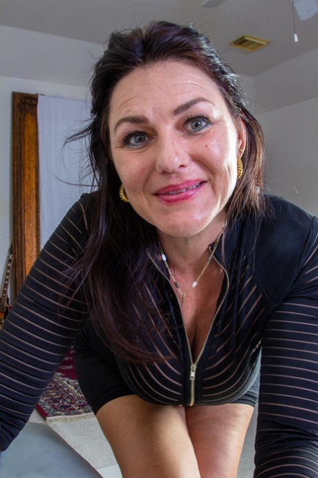 bbw milf loves sucking dick naked photos