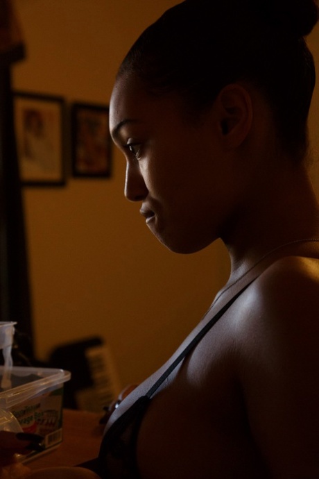 voluptuous diva got a sextoy and decided to test it sex archive
