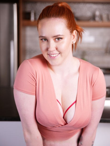 voluptuous brunette cougar nude pornographic pics