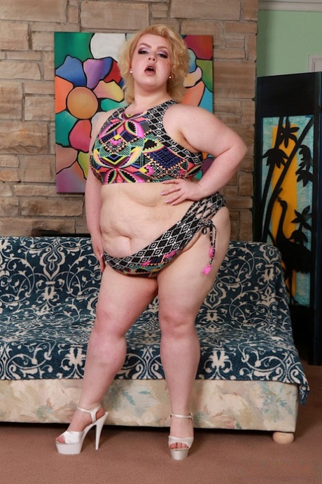 thick naked latina girls free sexy pics
