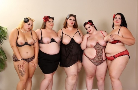 bbw pissing in public erotic gallery