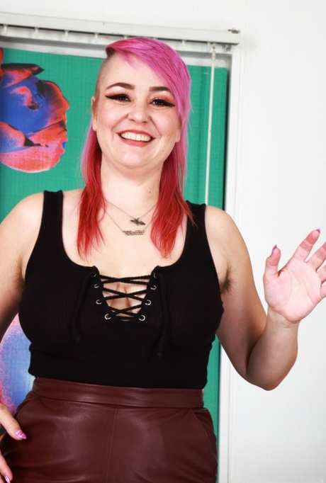 curvy amateur takes selfie hot sexy pictures