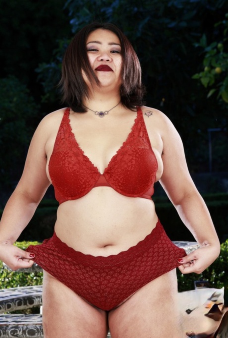 curvy middle eastern exclusive pic