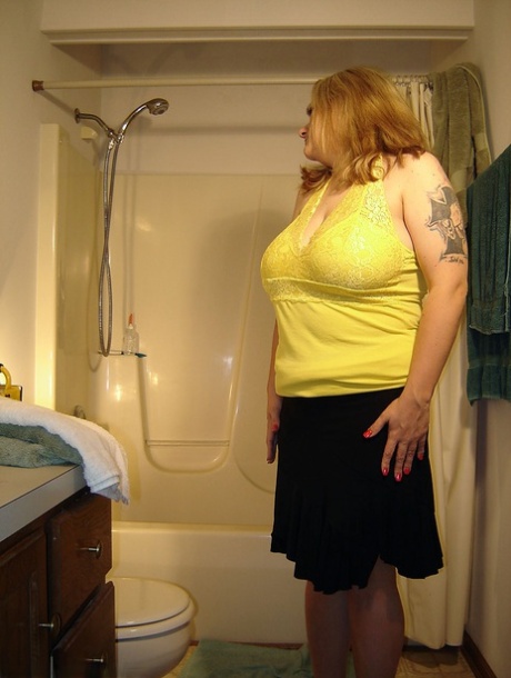 bbw spreading free picture