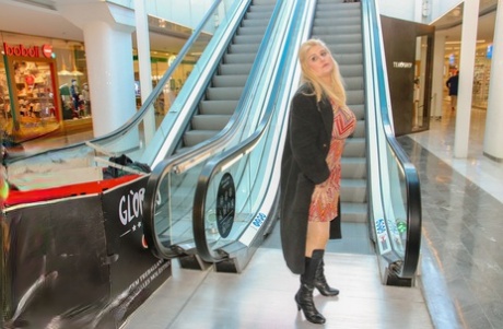 big ass blonde is the new secretary photos harlow beautiful porn pics