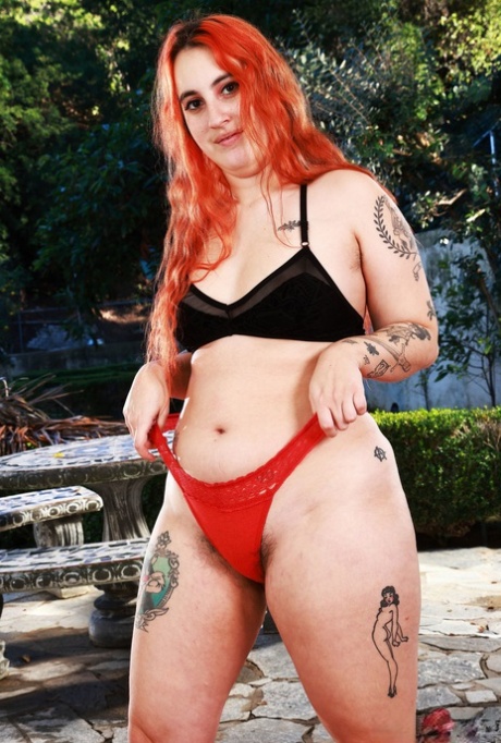 curvy gal pascal erotic pic