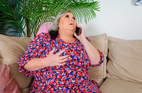 thick ass pawg shakes fat ass on dildo sex photos