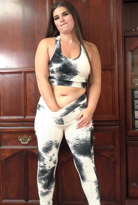 thick thighs bent over free archive