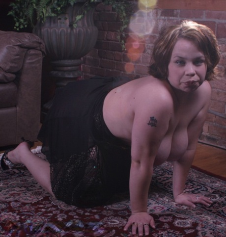 fat girl dominates skinny girl free naked pic