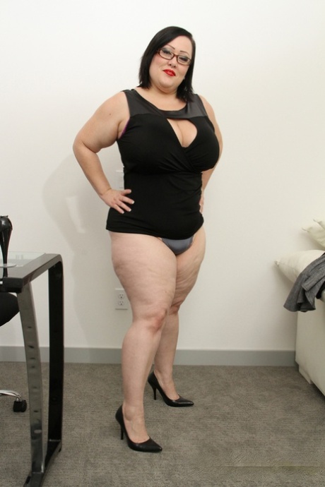 well todays the day of the big booty shaking con erotic pics