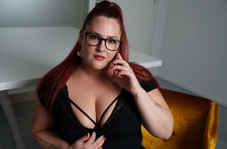 very hot big ass horny babe gives a nice porno photos