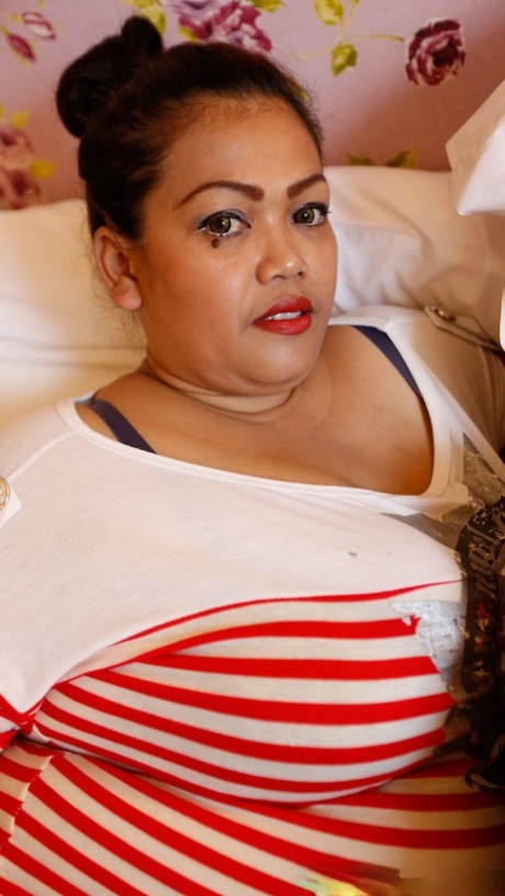 curvy mild beautiful naked galleries