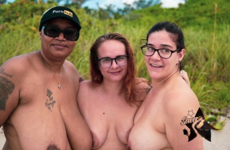 curvy amateur milf glasses exclusive pic
